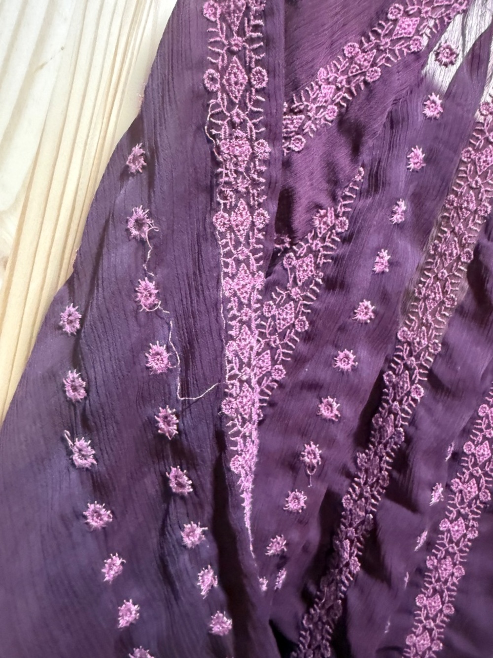Olive & Oak embroidered shirt sleeve flowy top - Picture 5 of 6